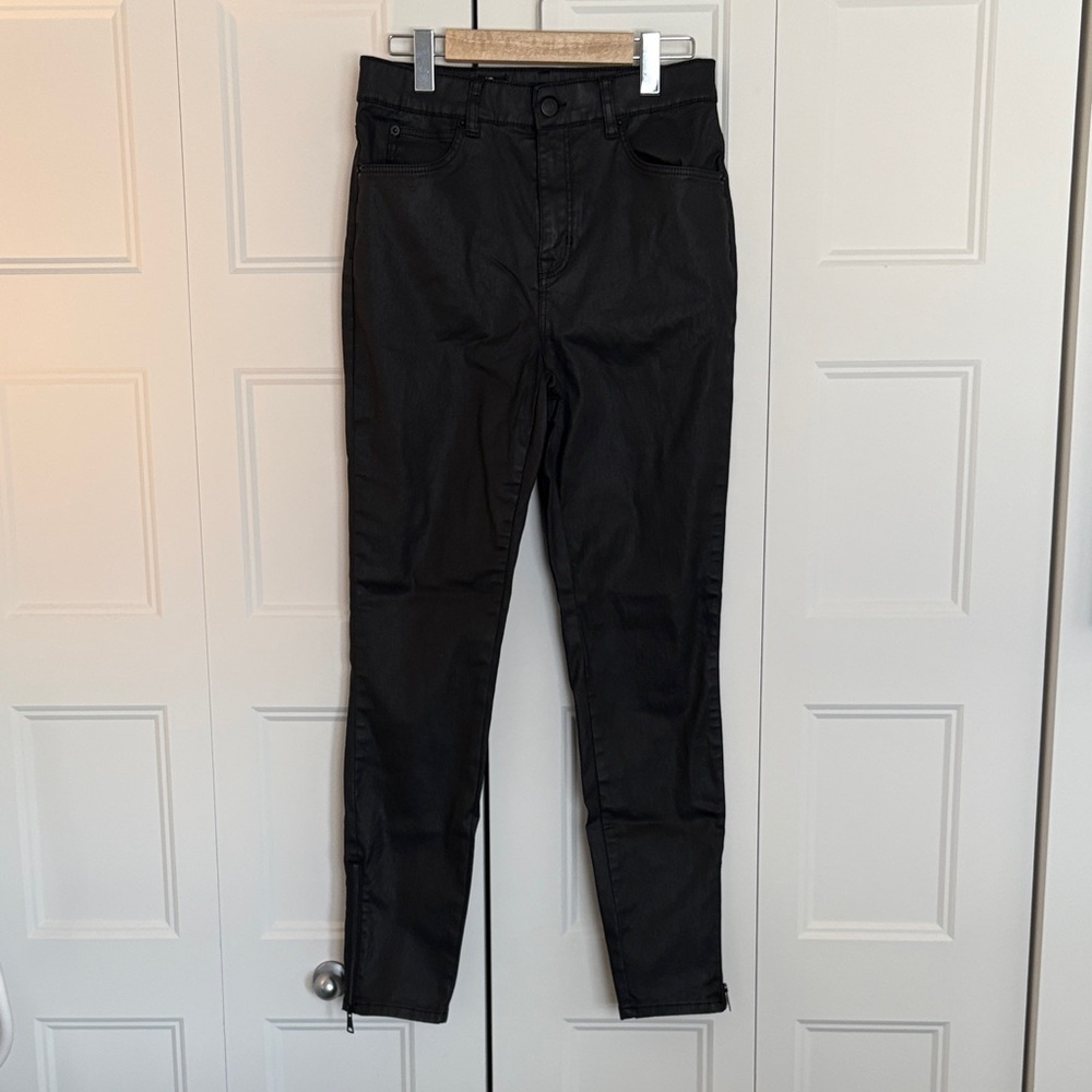 Ted Baker London JAZMYNN Women's Black Jeans w/ matte finish sz 30 zip ankles